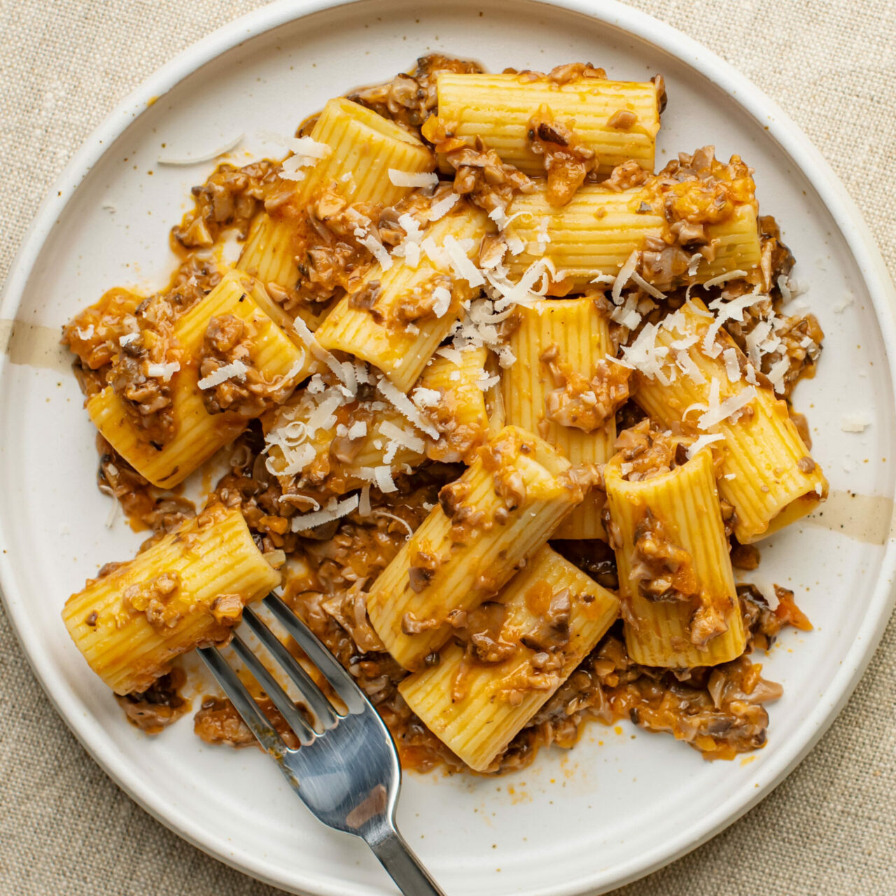 Rigatoni à la sauce bolognaise, de chou-fleur et lentilles et parmesan