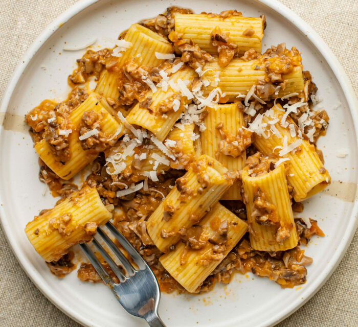 Rigatoni à la sauce bolognaise, de chou-fleur et lentilles et parmesan