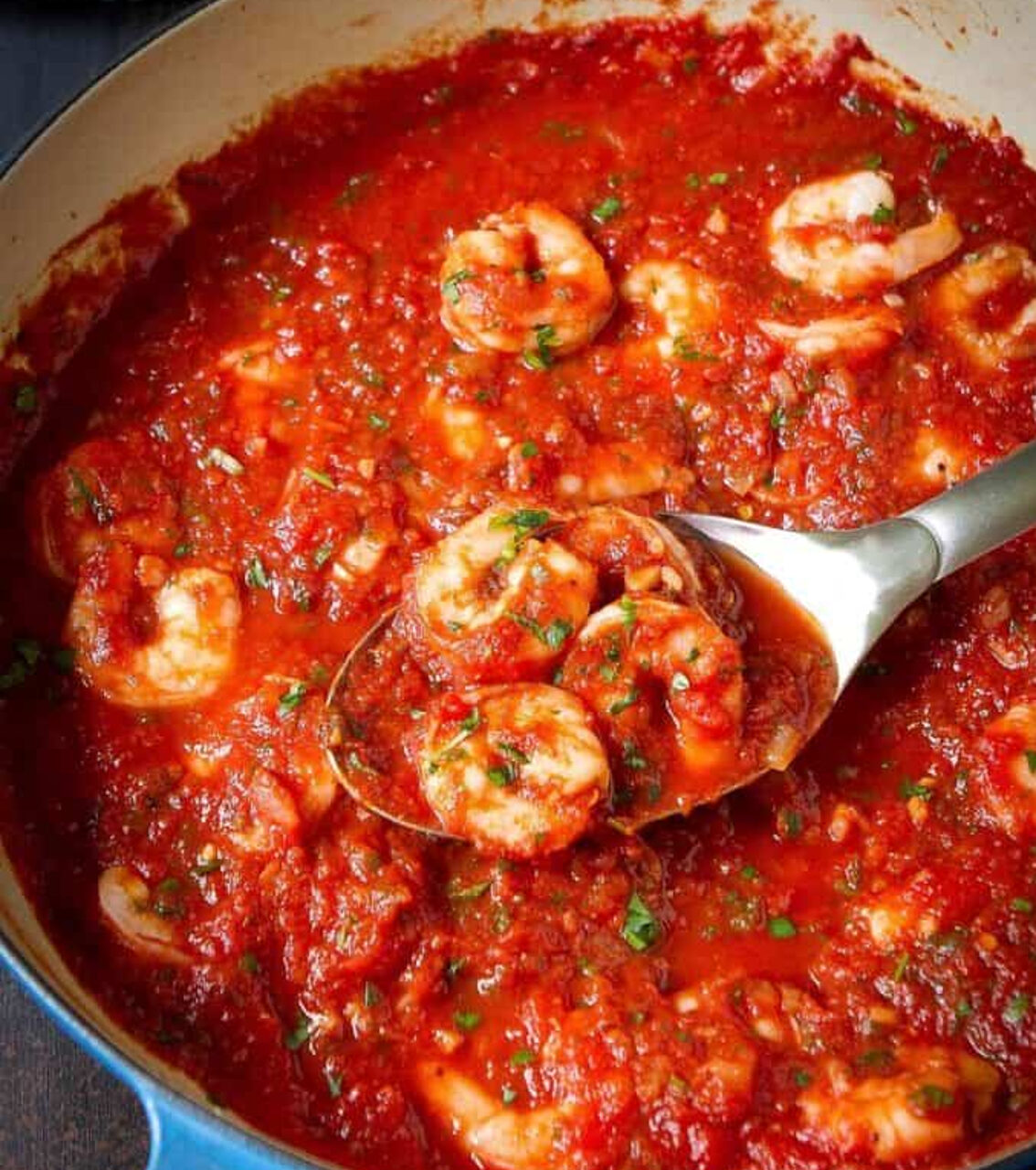 crevettes au gingembre dans une sauce tomate