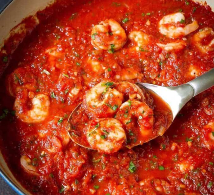 crevettes au gingembre dans une sauce tomate