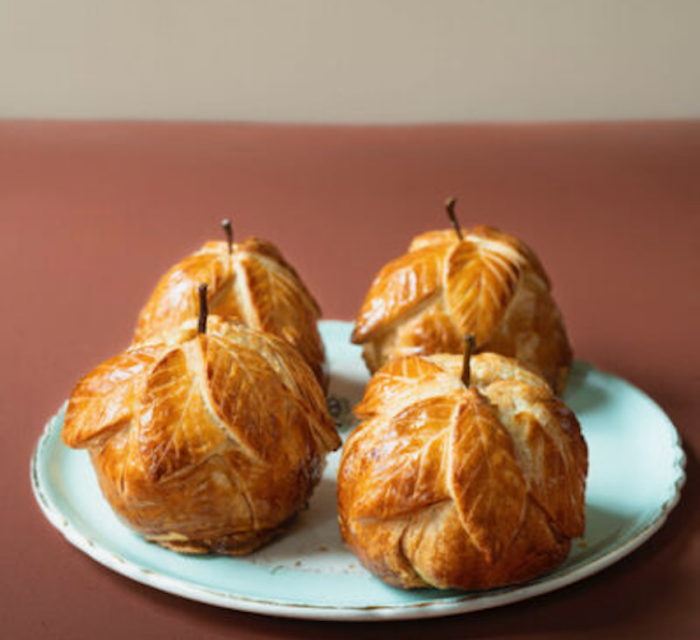 Les rabotes picardes sur une assiette blanche