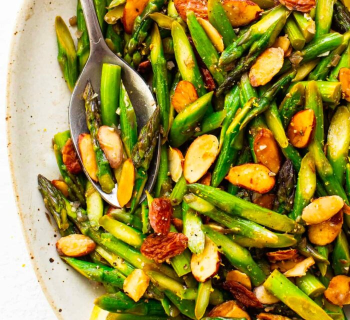 asperges sautées aux amandes et ail