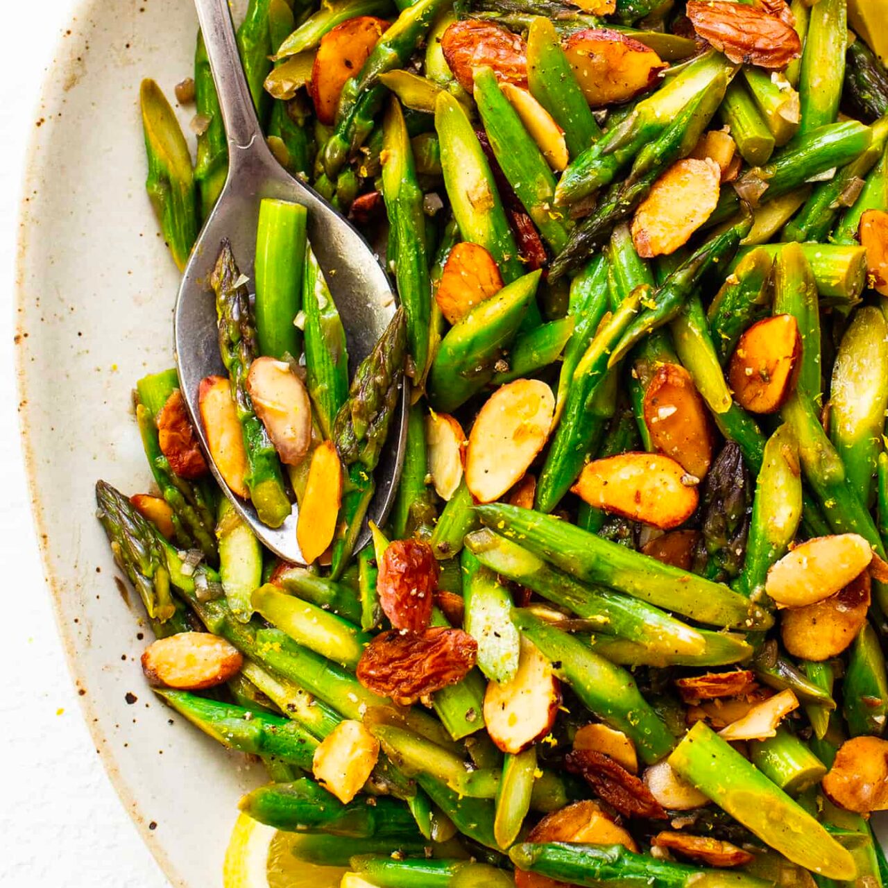 asperges sautées aux amandes et ail