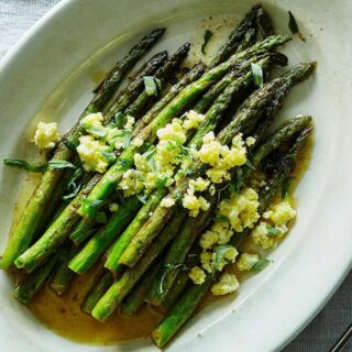 Asperges ensoleillées