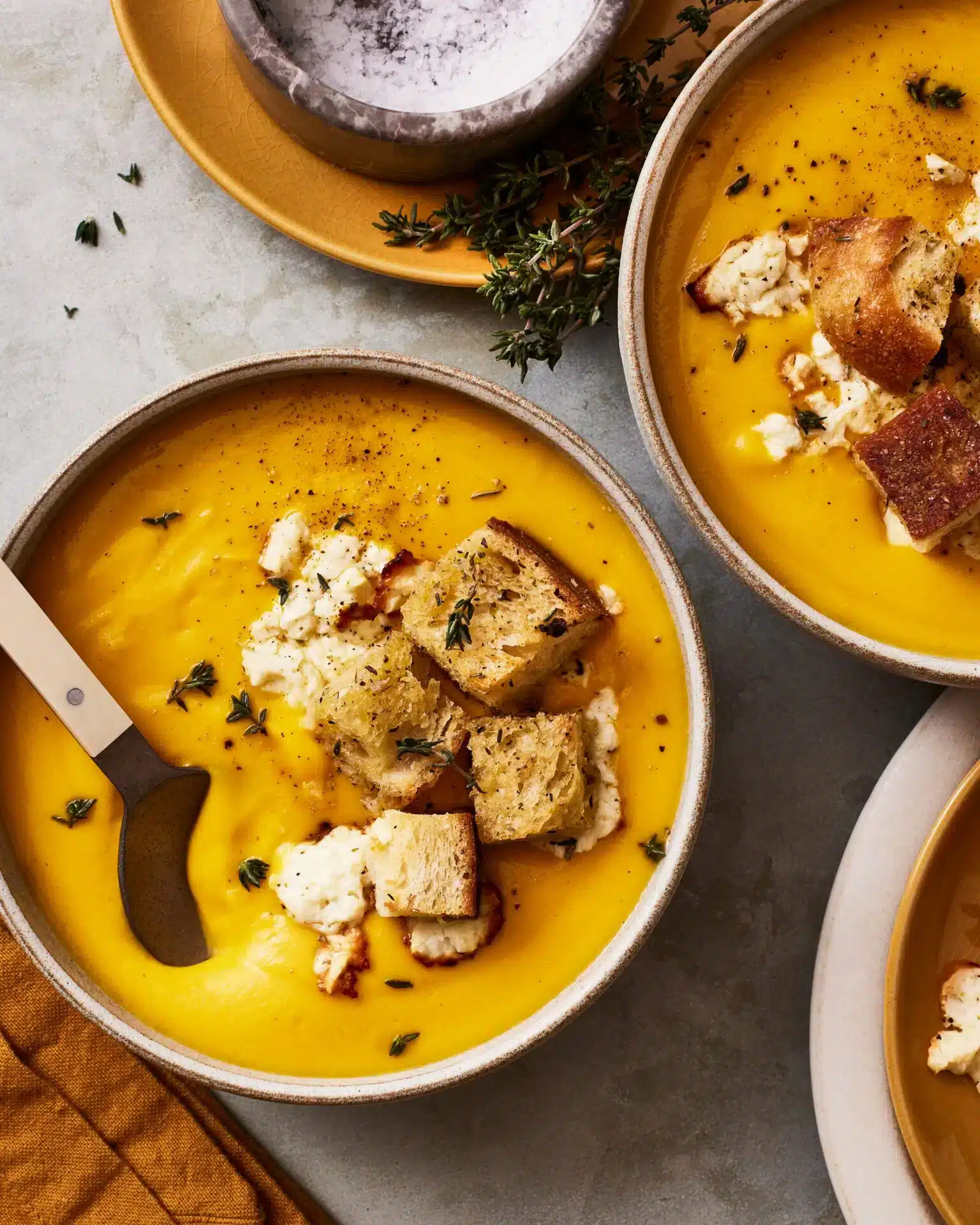 Soupe de butternut, feta et miel