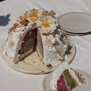 Alaska Bomb fraise, rhubarbe, oseille d’Alice Roca