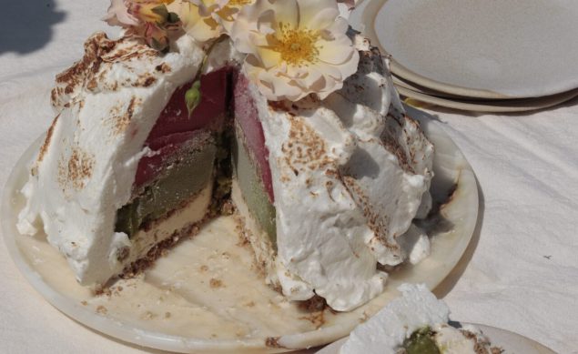 Alaska Bomb fraise, rhubarbe, oseille d’Alice Roca