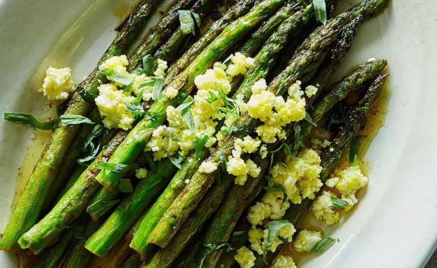 Asperges ensoleillées salade oeufs
