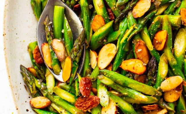 asperges sautées aux amandes et ail