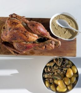 Dinde au vin jaune, fricassée de cèpes et grenailles Gabrielle