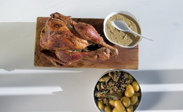 Dinde au vin jaune, fricassée de cèpes et grenailles Gabrielle