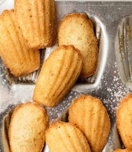 madeleines au miel dans un moule