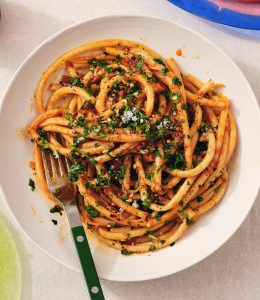 La pasta #1 du New York Times – les pâtes aux échalotes d’Alison Roman