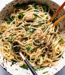 Linguines au bar mariné et aux agrumes