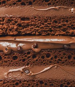 Zoom su rdes couches de mousse au chocolat - crédit photo : ictorautisanu via Shutterstock