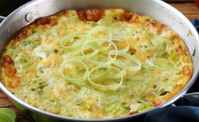 Omelette aux poireaux et à la mozzarella