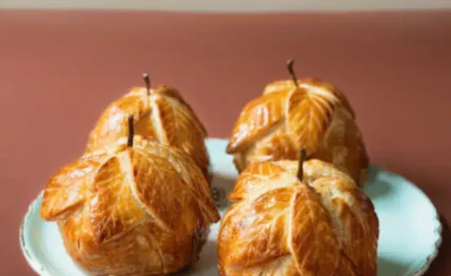 Les rabotes picardes sur une assiette blanche