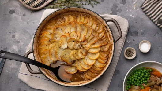Ragoût d’agneau aux pommes de terre grillées de Sabrina Ghayour