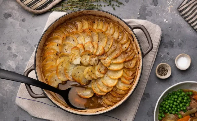 Ragoût d’agneau aux pommes de terre grillées de Sabrina Ghayour