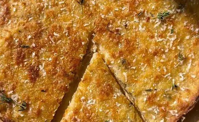 Scarpaccia pommes de terre halloumi