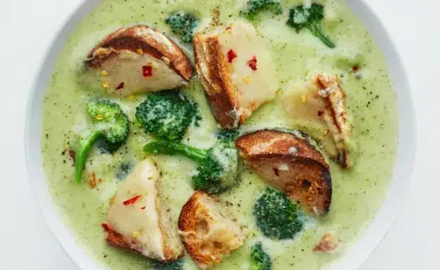 Soupe aux brocolis et cheddar