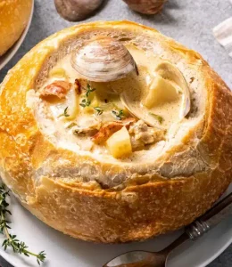 Clam chowder soupe palourdes