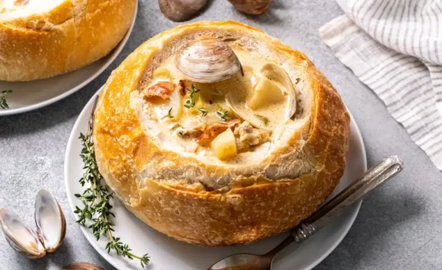 Clam chowder soupe palourdes