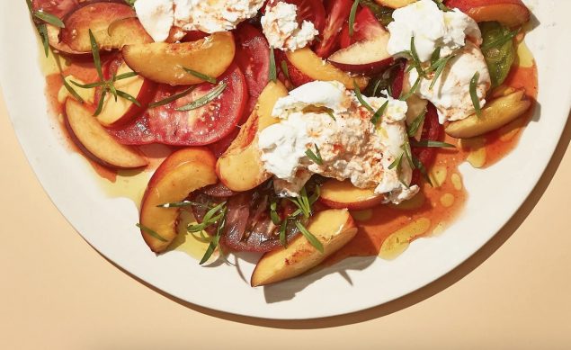 zoom salade peche tomate mozza